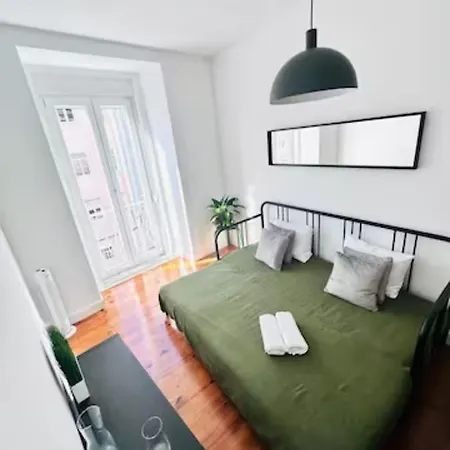 Large Flat Up 8pp Appartement Lisboa