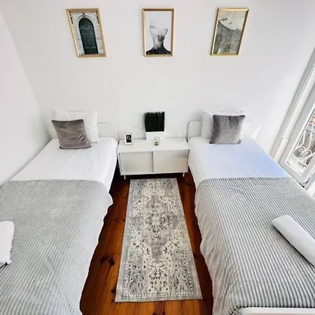 Large Flat Up 8pp Appartement Lisboa
