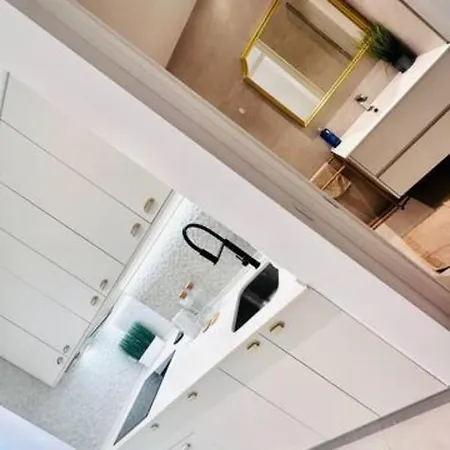 Apartment Large Flat Up 8pp