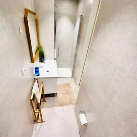 Large Flat Up 8pp Apartamento