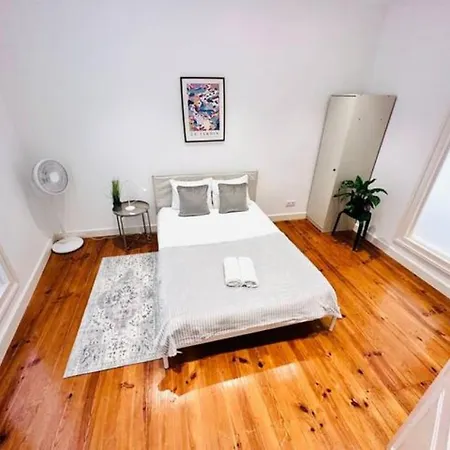 Large Flat Up 8pp Apartment