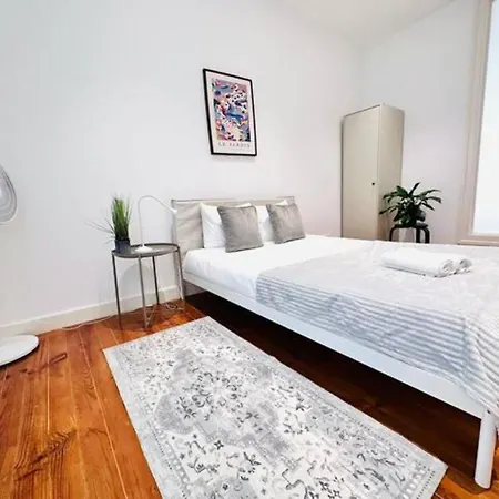 Large Flat Up 8pp Apartment *