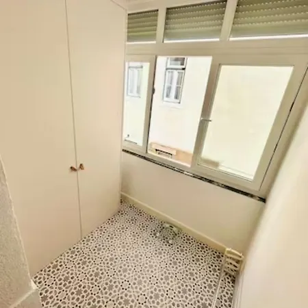Apartment Large Flat Up 8pp