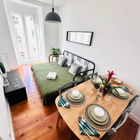 Large Flat Up 8pp Apartment