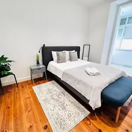 Large Flat Up 8pp * Lisbon